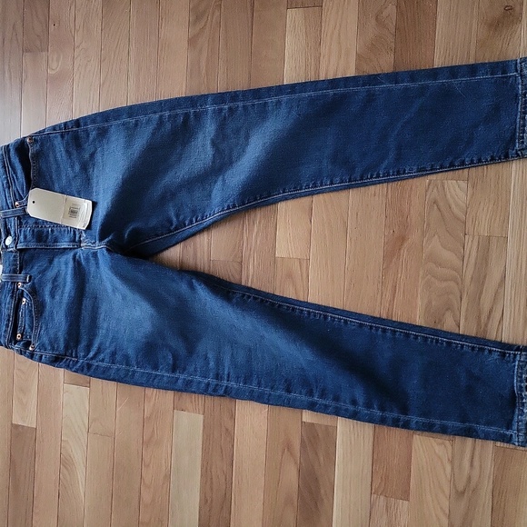 Levi's NWT - Wedgie Skinny Jeans - Medium Wash - 29" x 27" - Picture 4 of 8